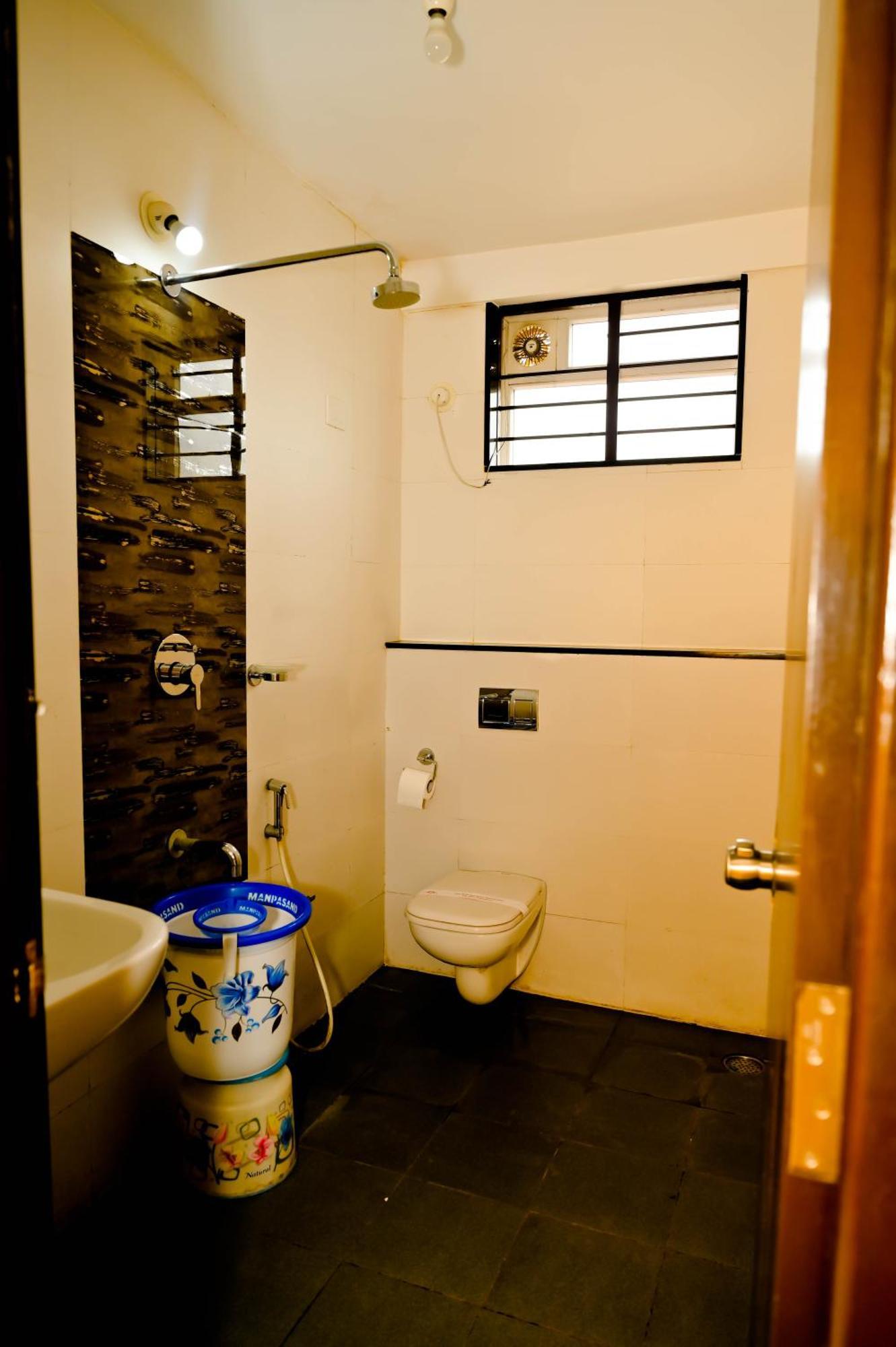 Townhouse Mk Hotel Chikmagalur Ngoại thất bức ảnh