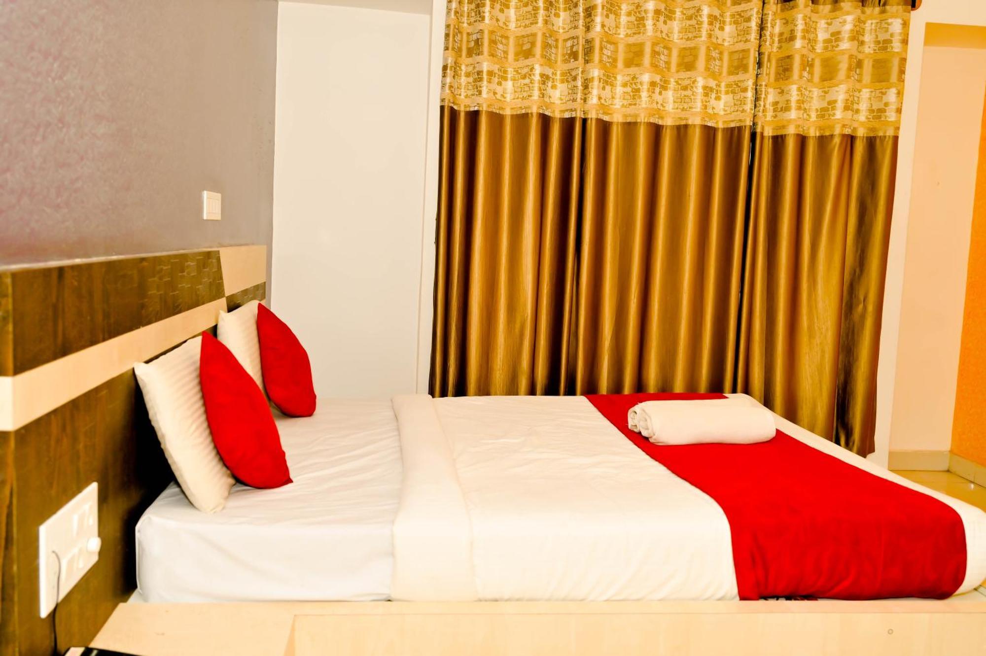 Townhouse Mk Hotel Chikmagalur Ngoại thất bức ảnh