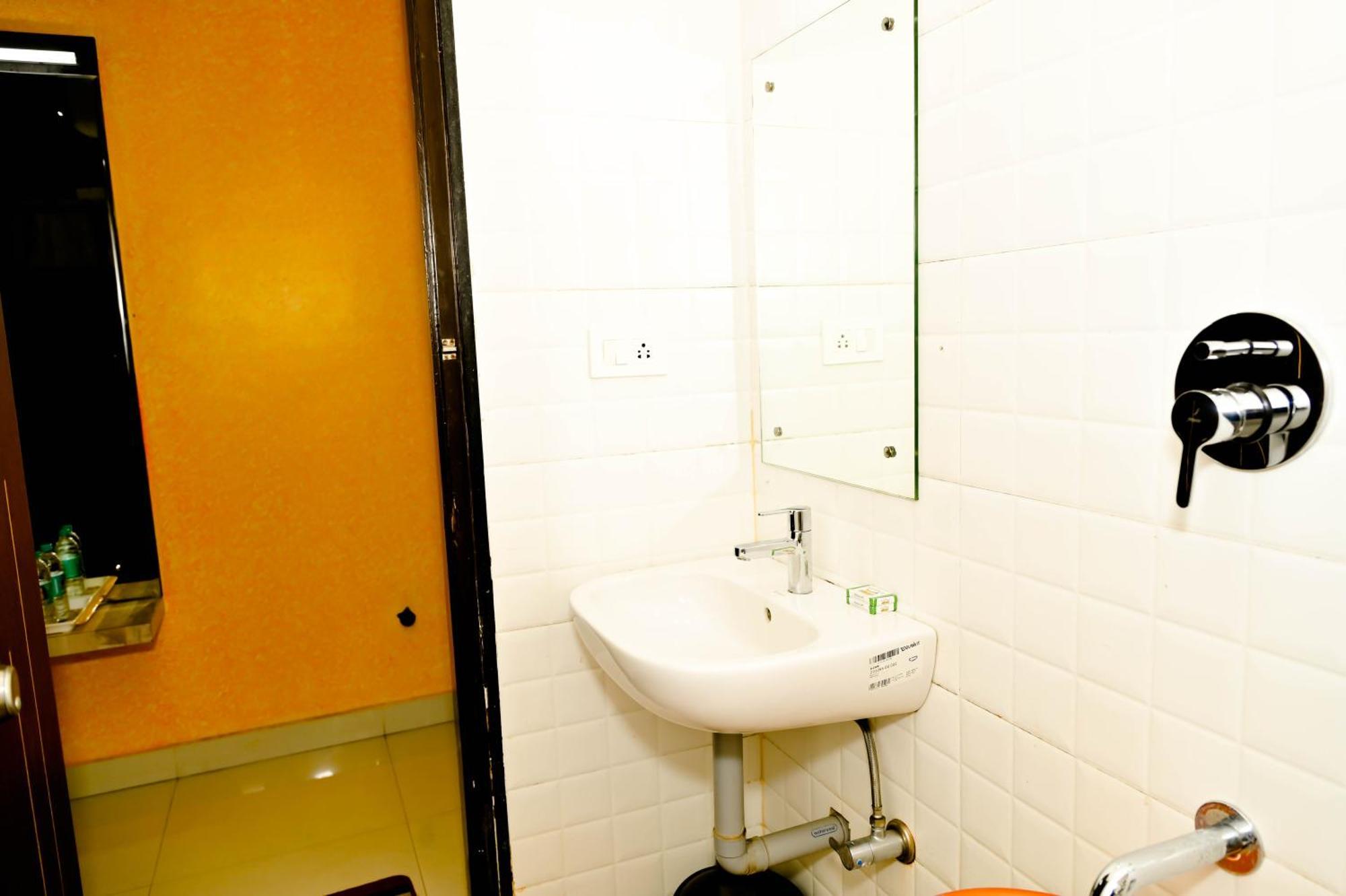 Townhouse Mk Hotel Chikmagalur Ngoại thất bức ảnh