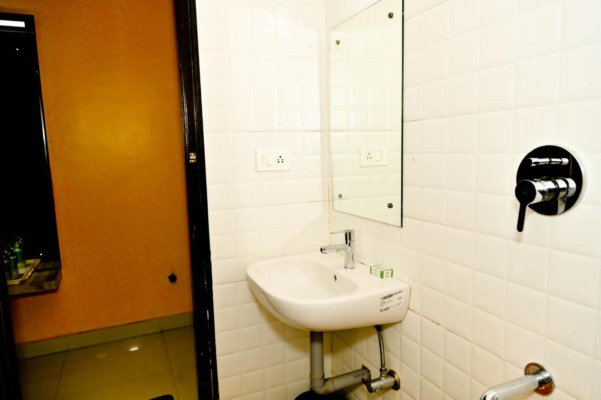 Townhouse Mk Hotel Chikmagalur Ngoại thất bức ảnh