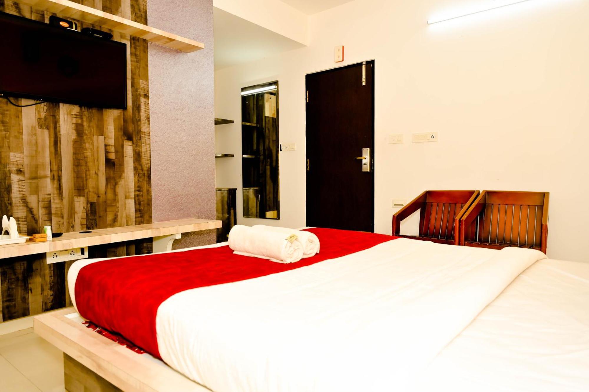 Townhouse Mk Hotel Chikmagalur Ngoại thất bức ảnh