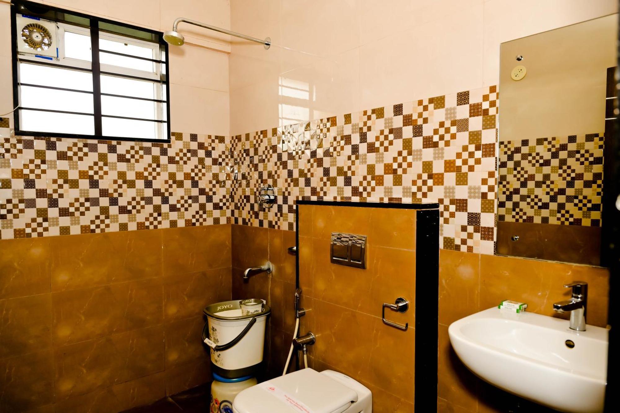 Townhouse Mk Hotel Chikmagalur Ngoại thất bức ảnh